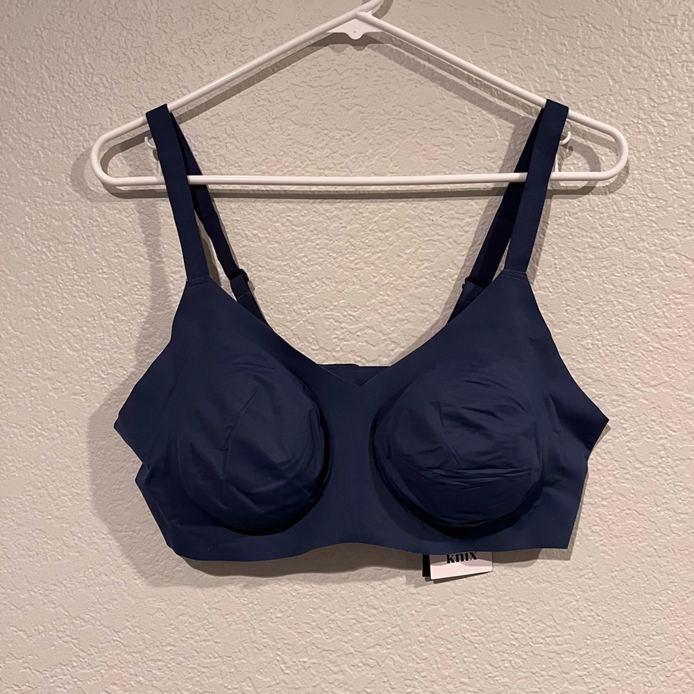 NWT Knix Padded V-Neck Bra, Size 7